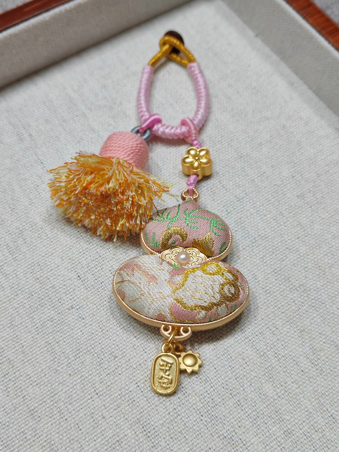 钱小萍金鱼戏莲